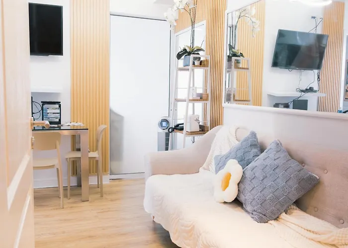Azure Staycation 2 Bedroom Family Unit With Ps4 4* Manila